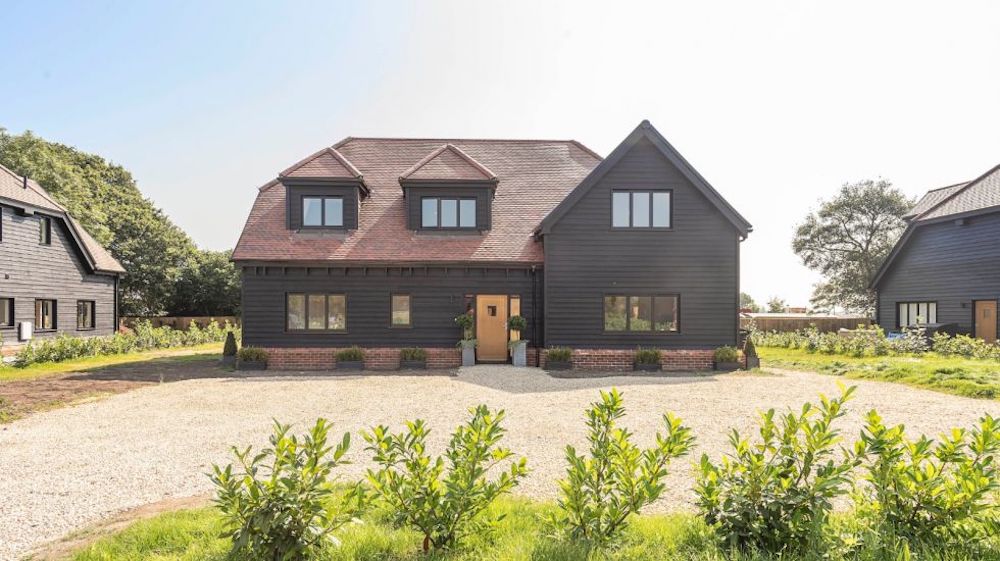 Property flirt! A new-build country house in Chalfont St Giles