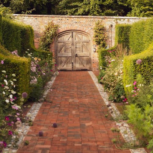 8 gorgeous gardens to visit this week