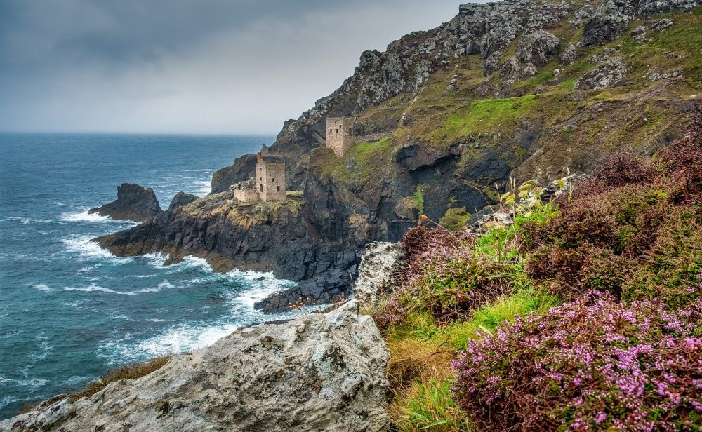 10 books to read to escape to Cornwall