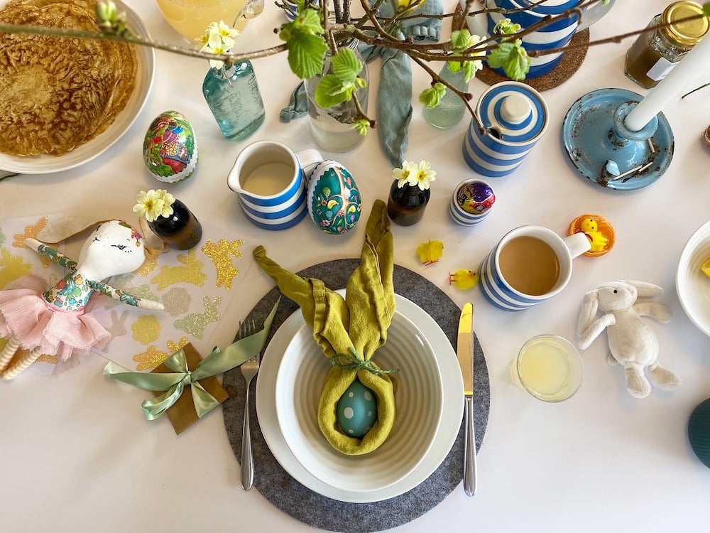 Easter Tablescaping - ideas to bring Spring colour inside