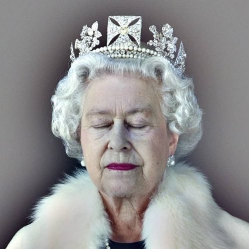 20th century icon! Pop art portraits of the Queen we love