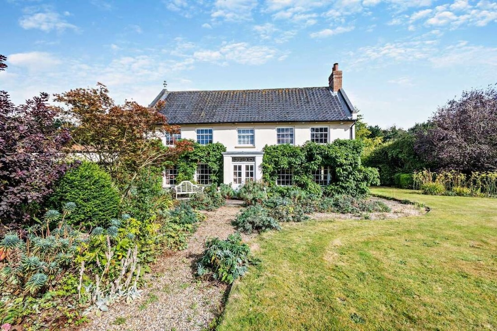 Hollywood legend Sir John Hurt’s Thurning farmhouse is up for sale