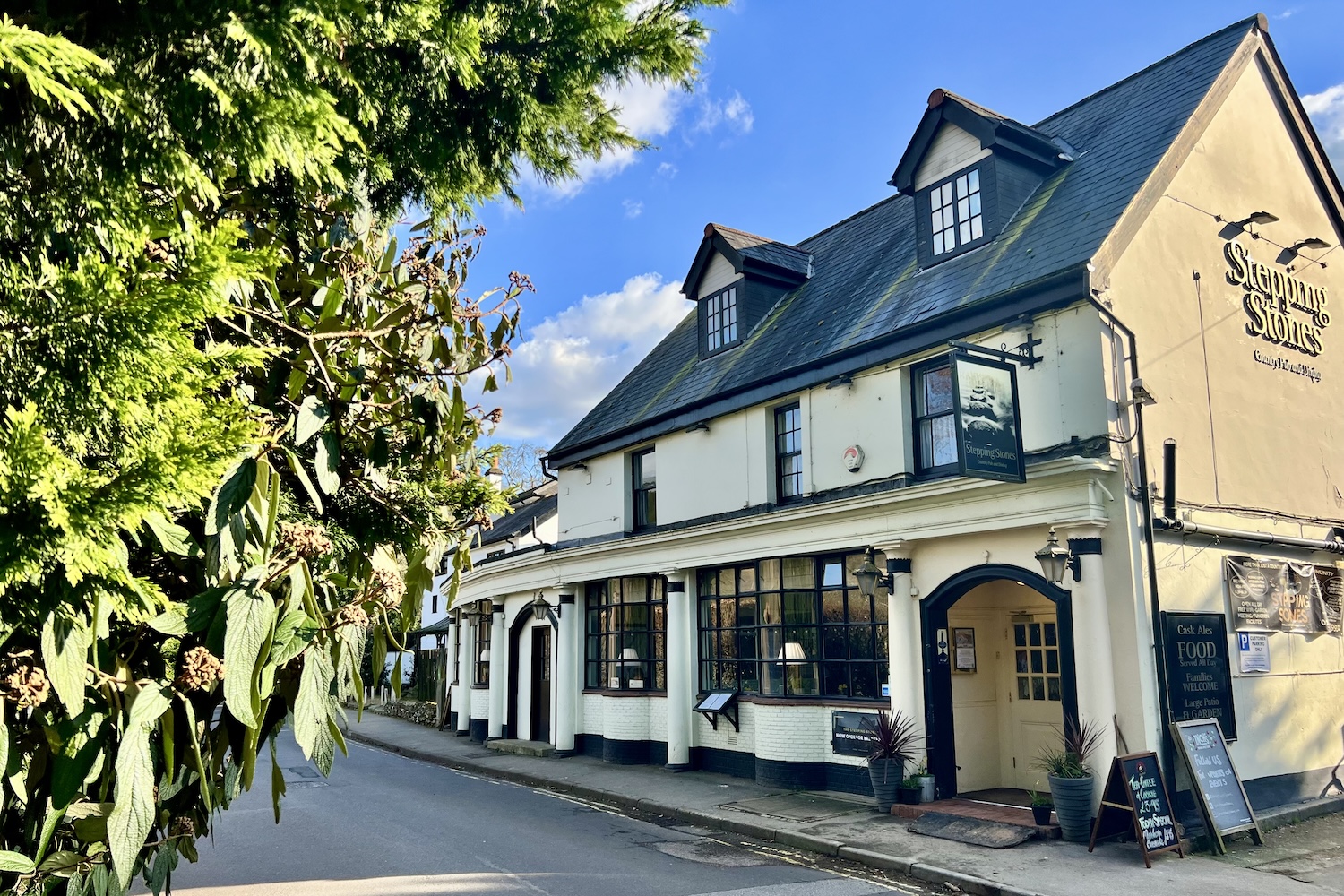 Review: Stepping Stones Country Pub, near Dorking - Surrey | Muddy ...