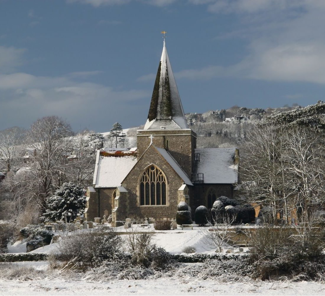 Christmas sparkle! Wreath making, festive lunches, New Year’s Eve party and all the yuletide fun at The Star, Alfriston this season