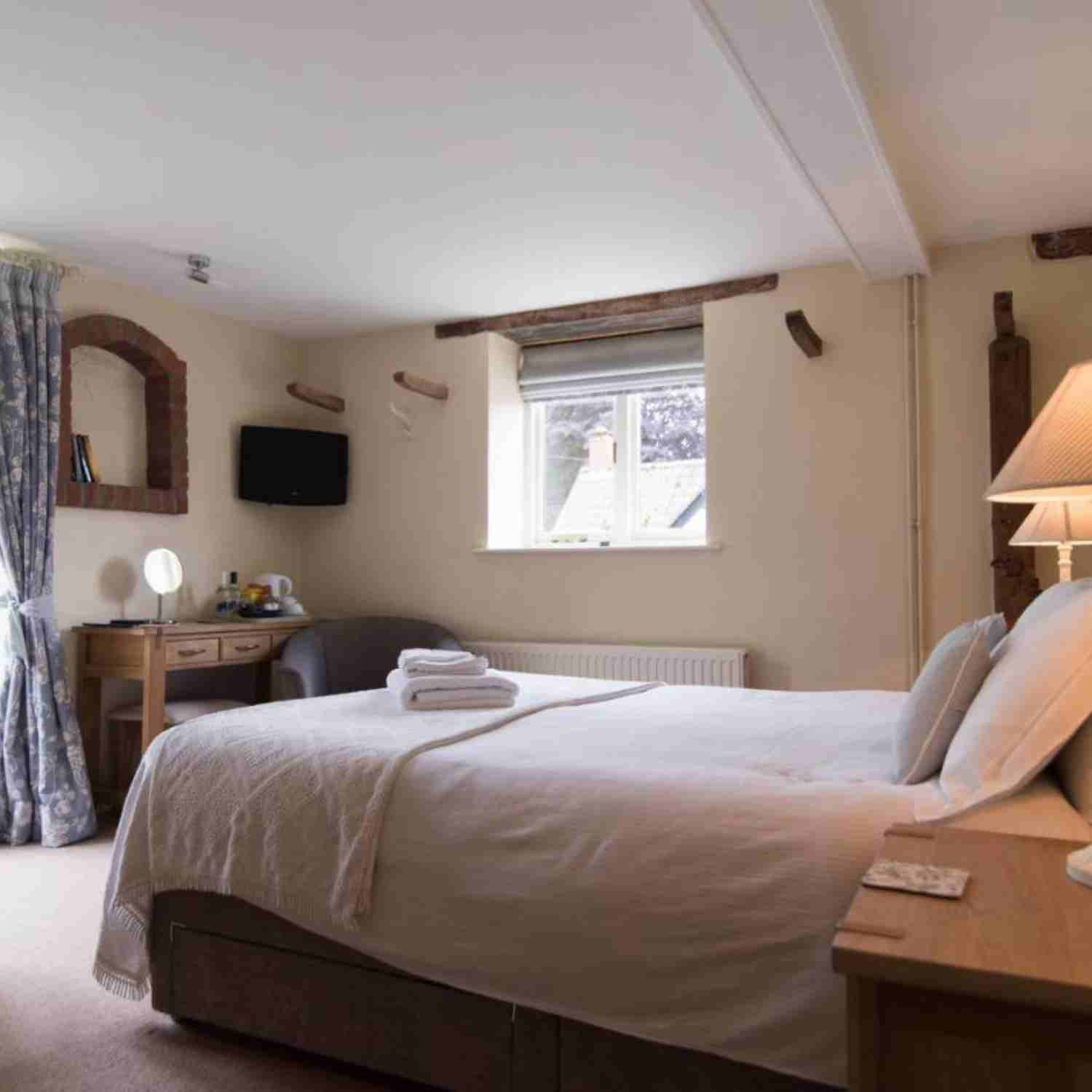 The White Horse, Compton Bassett - Wiltshire | Muddy Stilettos